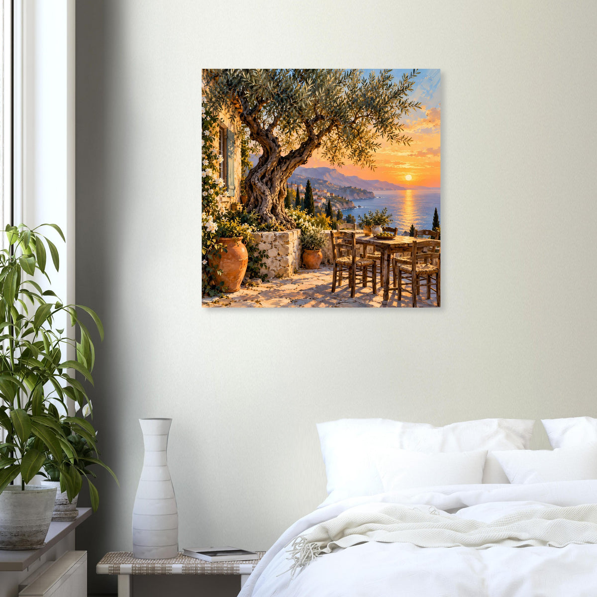 Mediterranes Sonnenuntergangs-Poster mit Meerblick, Bankreihe und warmem Sonnenuntergang