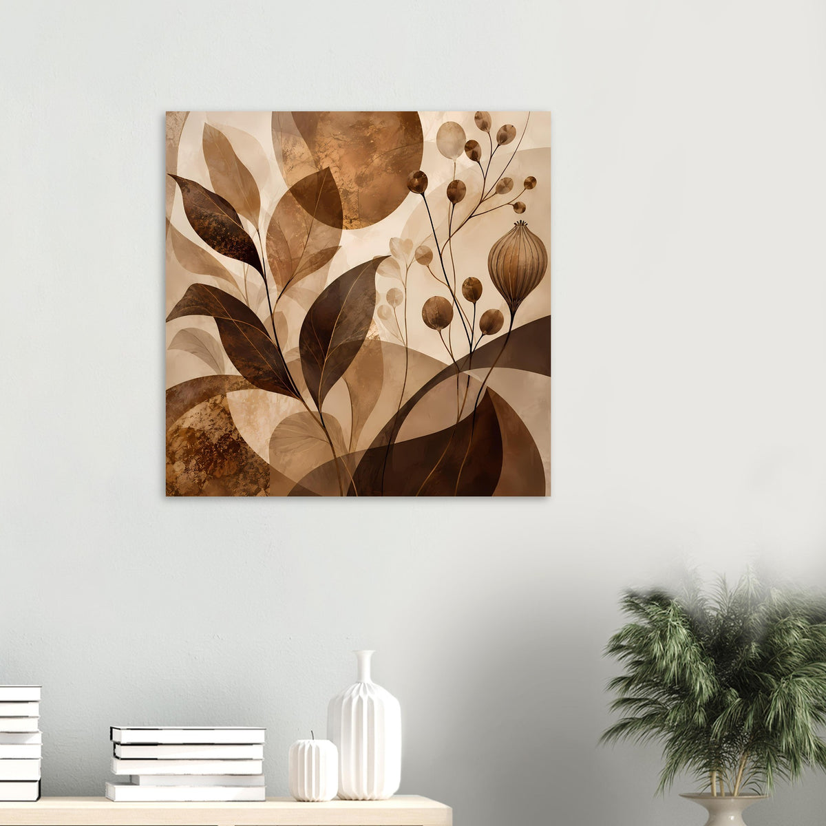 Blumenposter in warmem Braun/Beige mit abstrakten Blättern und kugelförmigen Blüten, klein an der Wand