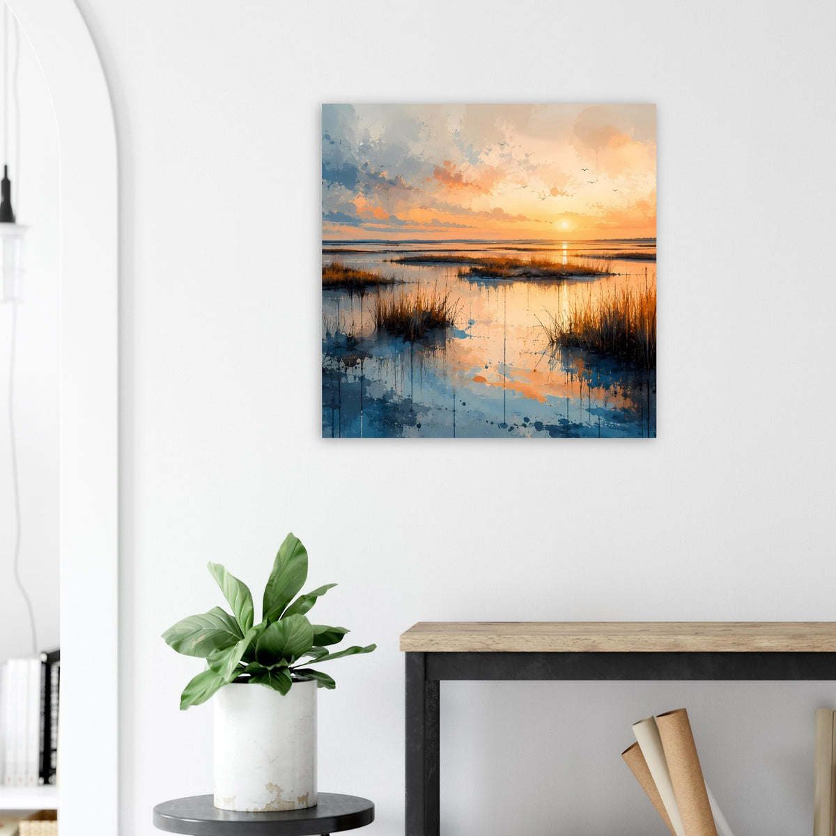 Quadratisches Poster mit Sonnenuntergang am Wasser, Schilf und abstrakte Pinseltextur