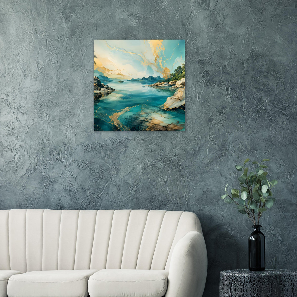 Quadratischer Wandposter mit Küstenlandschaft: türkisblaues Wasser, Felsen, Wolken über der Bucht