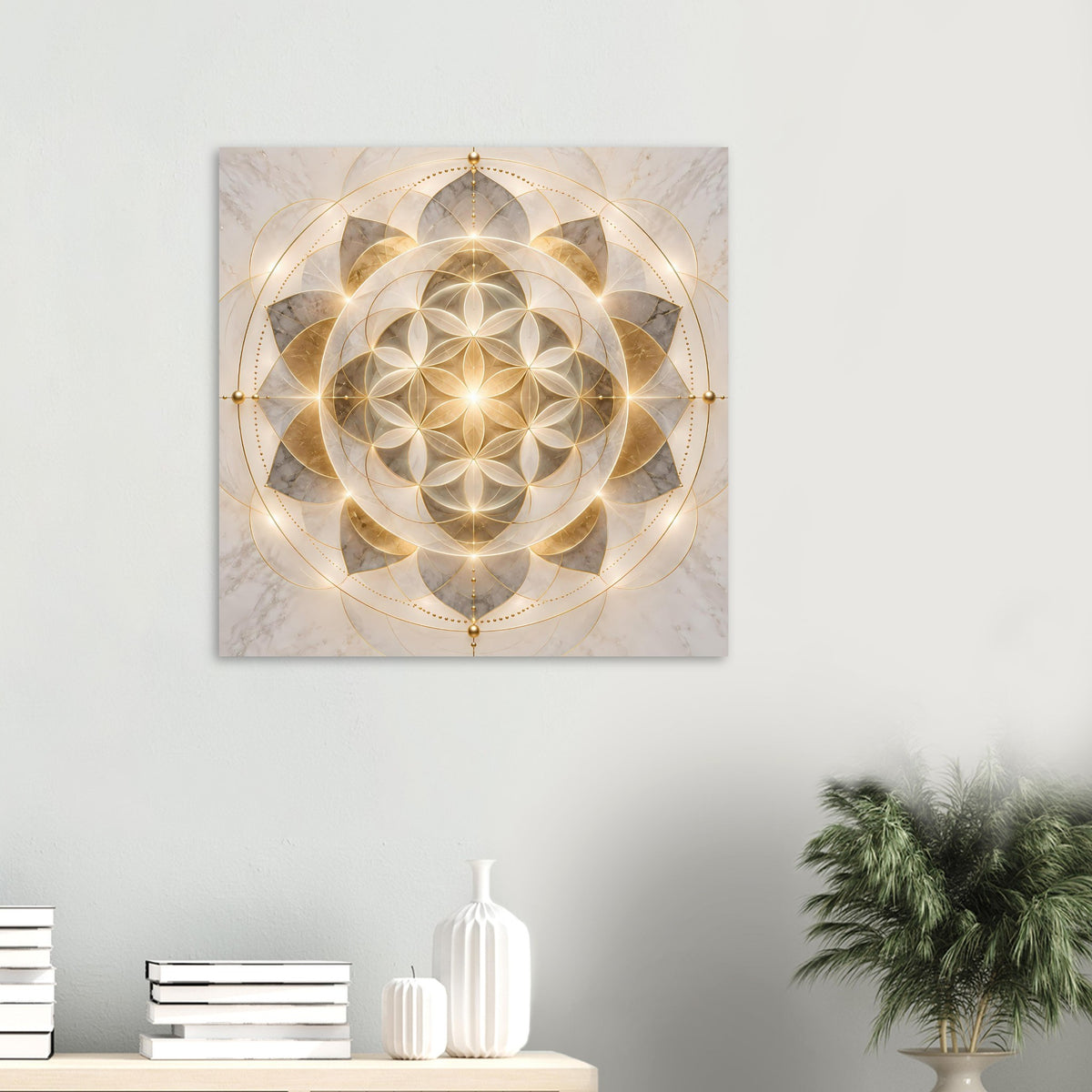An der Wand montiertes quadratisches Poster mit goldener Mandala-Blume und Kreisornamenten