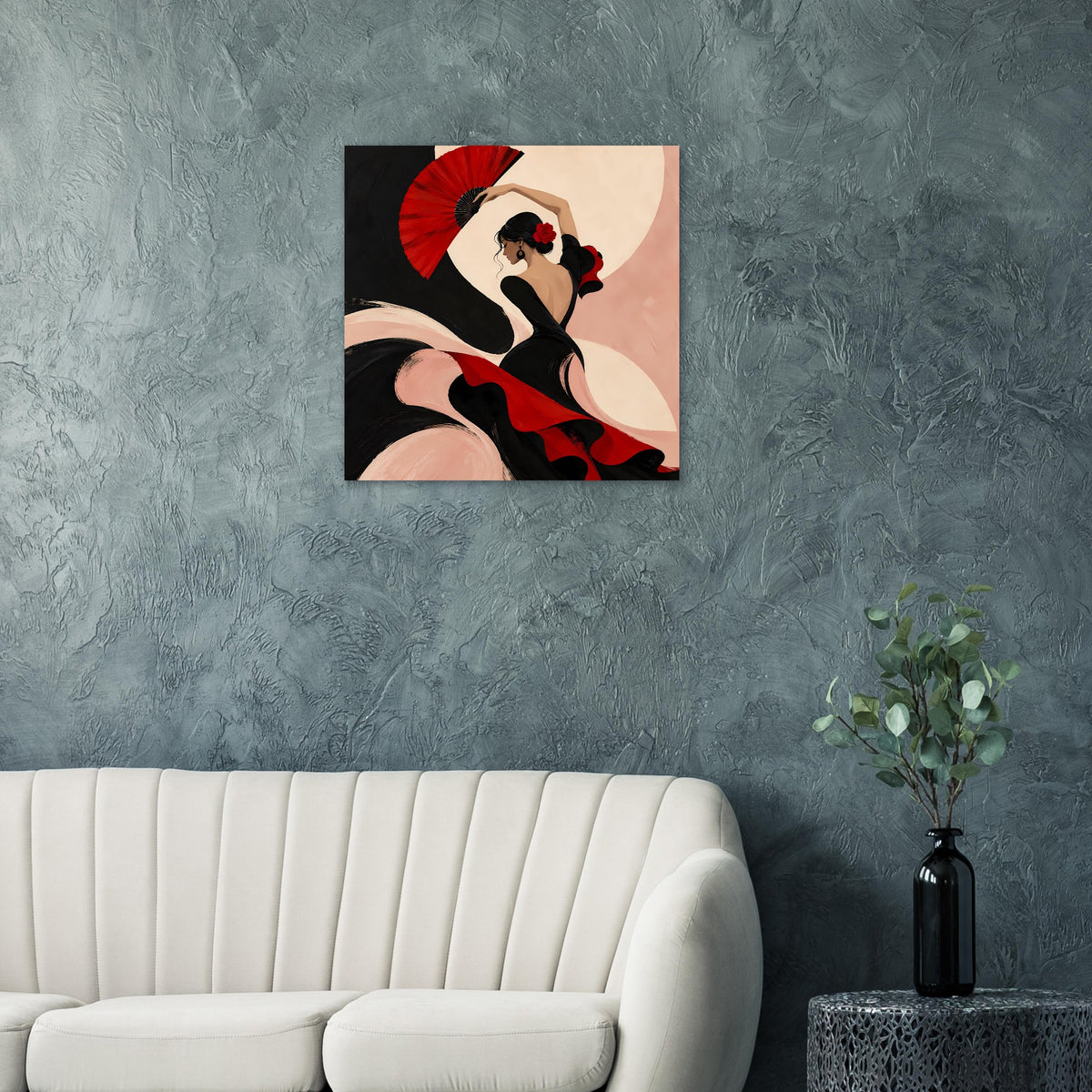 Poster mit Flamenco-Tänzerin im schwarzen Kleid, roter Fächer und seitliche Pose.