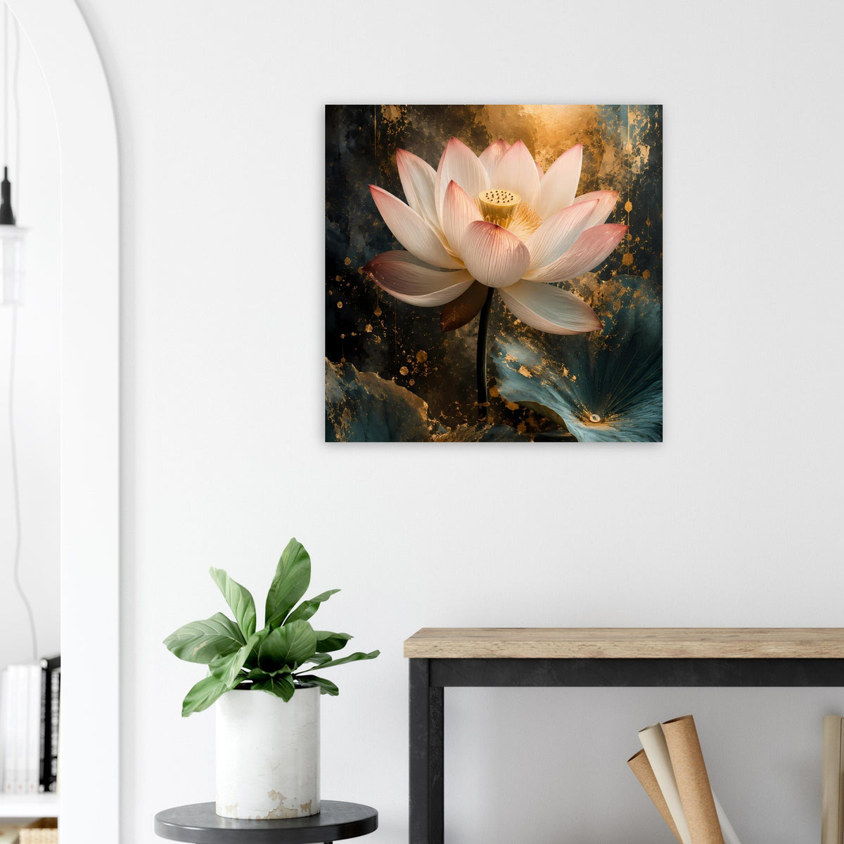 Kleines Poster: weiße Lotusblüte mit Goldakzenten auf Petrol