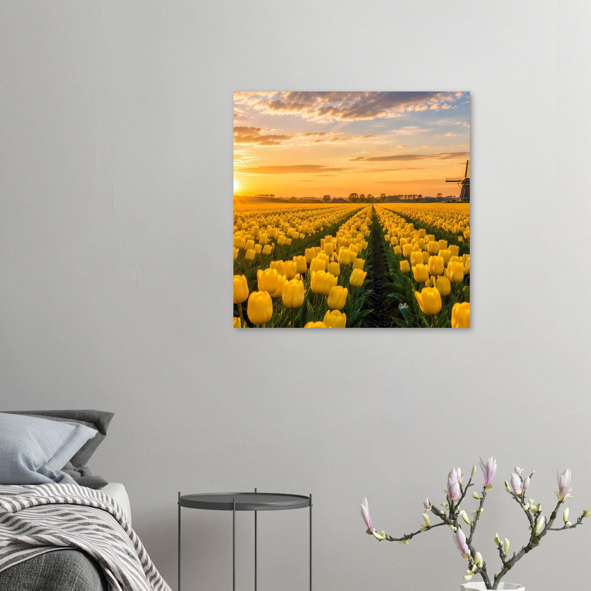 Kleines Poster mit gelbem Tulpenfeld und Windmühle im Abendsonnenlicht