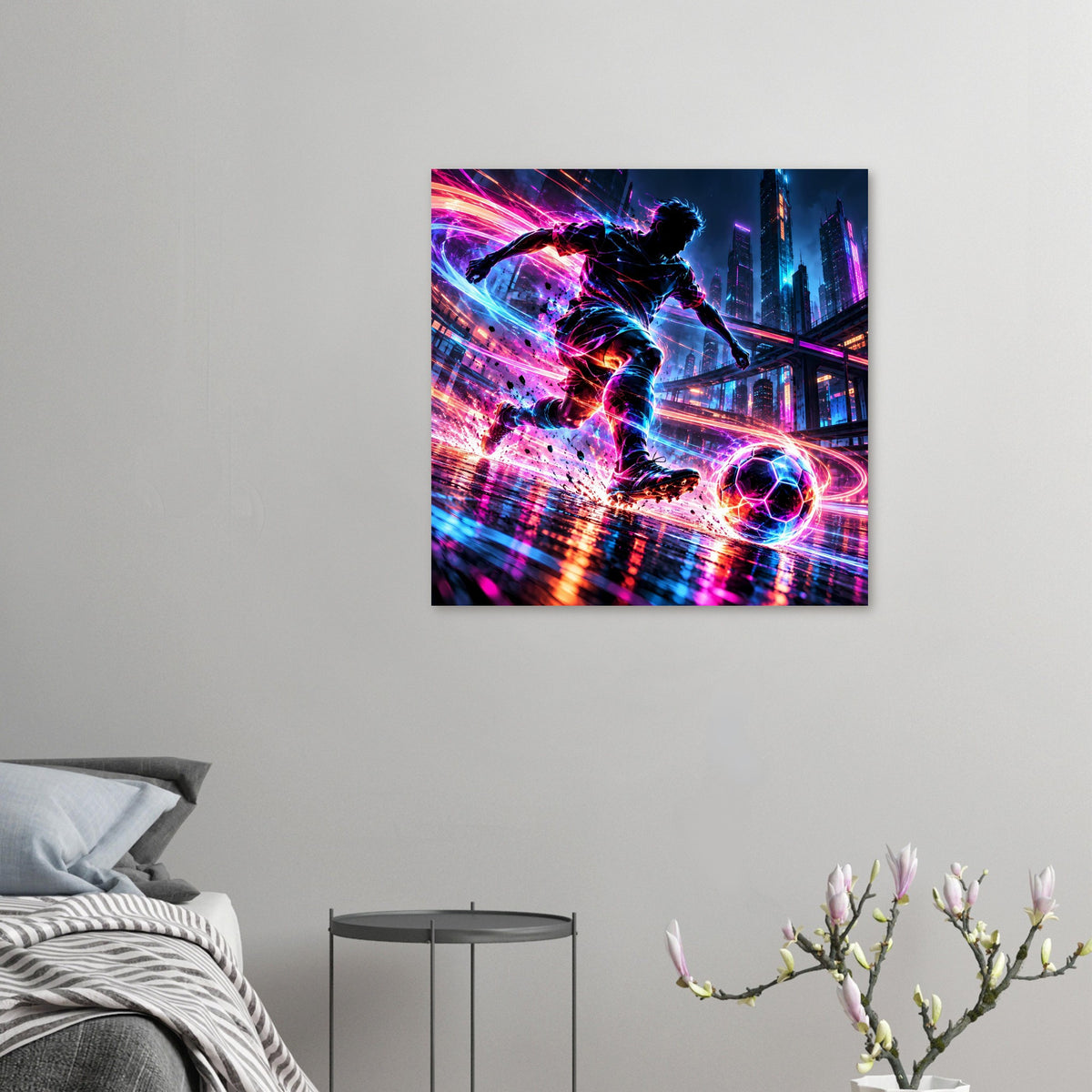 Neon-Fußball-Actionposter (klein, Hochformat): Spieler und Ball mit bunten Lichtspuren, futuristische Stadt