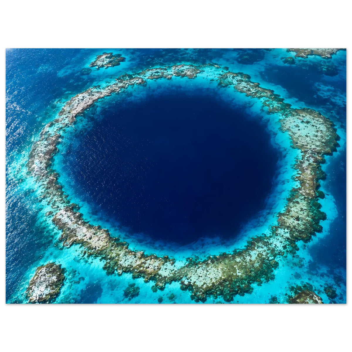 Unterwasser-Poster: blaues Meerauge mit hellem Korallenrand und rundem dunklem Krater