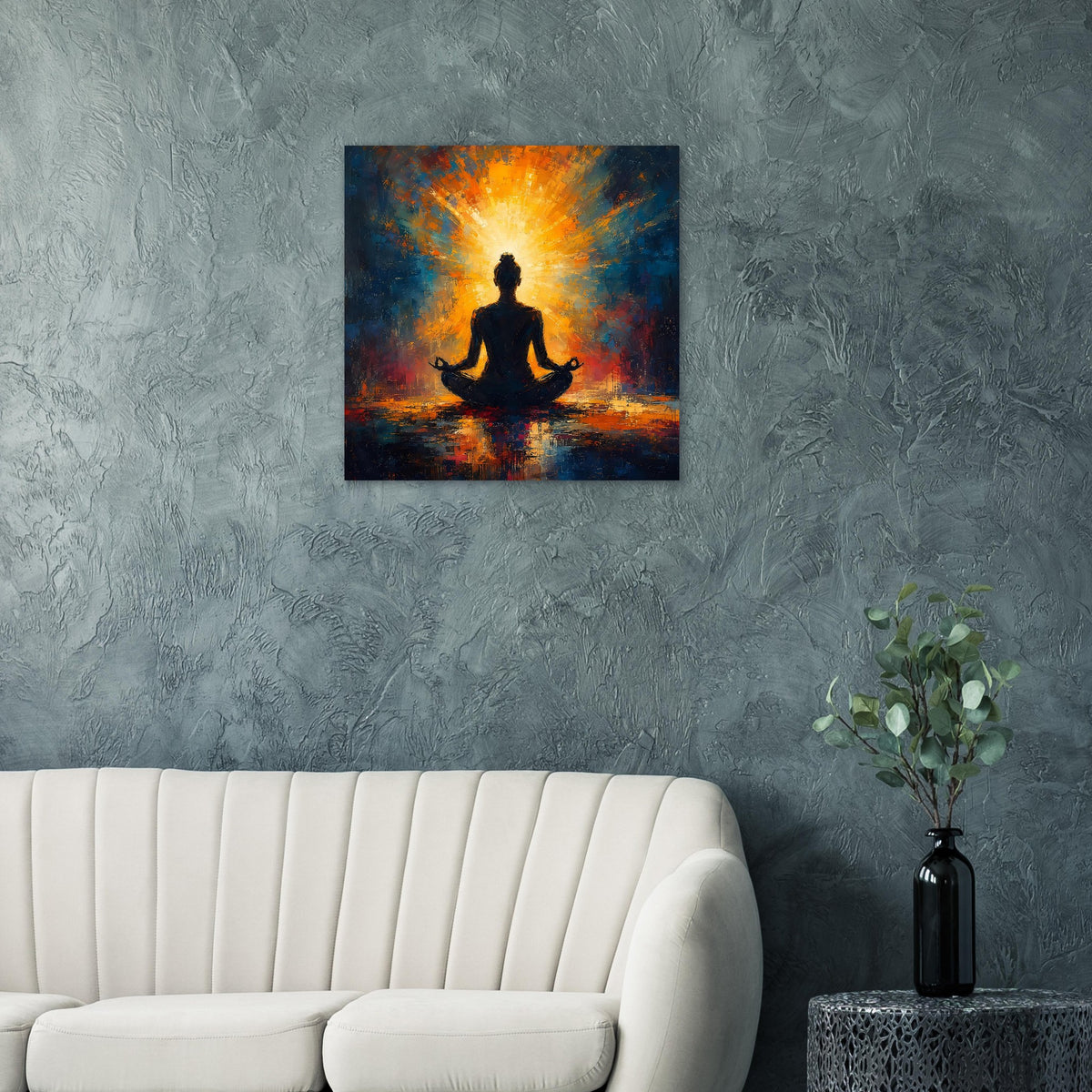 Quadratisches Poster mit Yoga-Silhouette im Zentrum, orange Lichtkugel und blauem Farbton