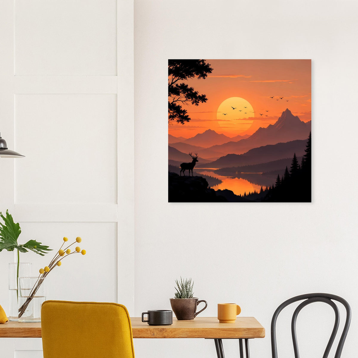 Quadratisches Poster: Hirschsilhouette vor großer Abendsonne über Bergsee, Berge und Dämmerung
