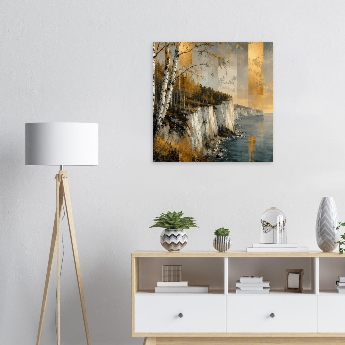 Poster zeigt Felsufer und Wasserlinie, Birken im Herbst, Akzente in Goldtönen