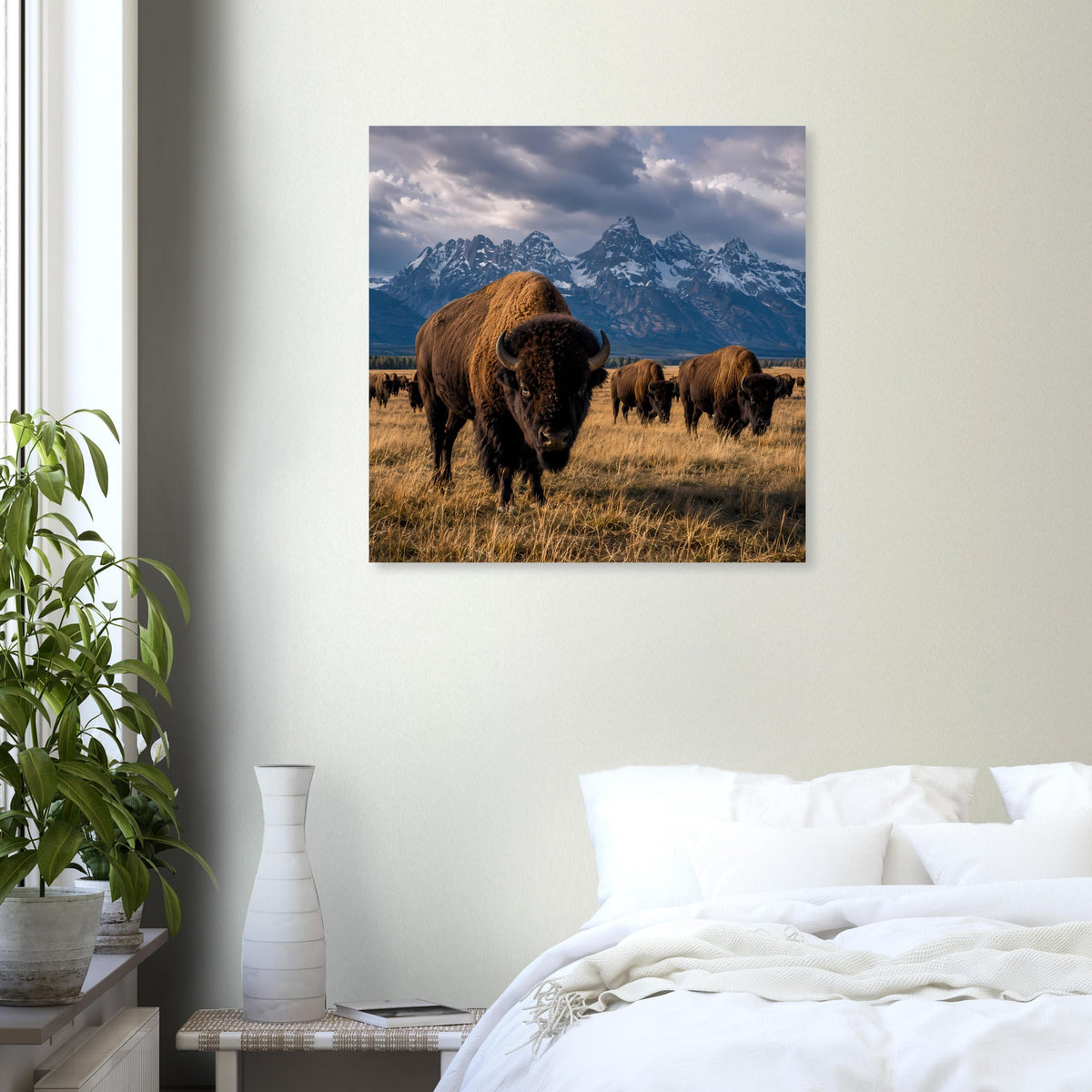 Wandposter mit großer Büffelherde im Gras vor Gebirgskette