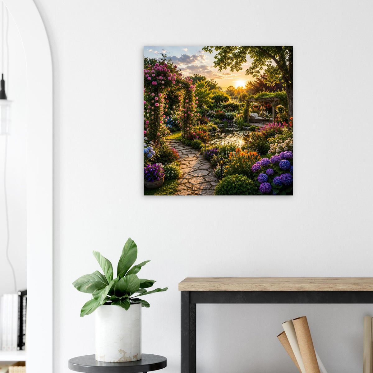 Quadratisches Garten-Wandbild mit Blumenweg, Bäumen und Abendhimmel