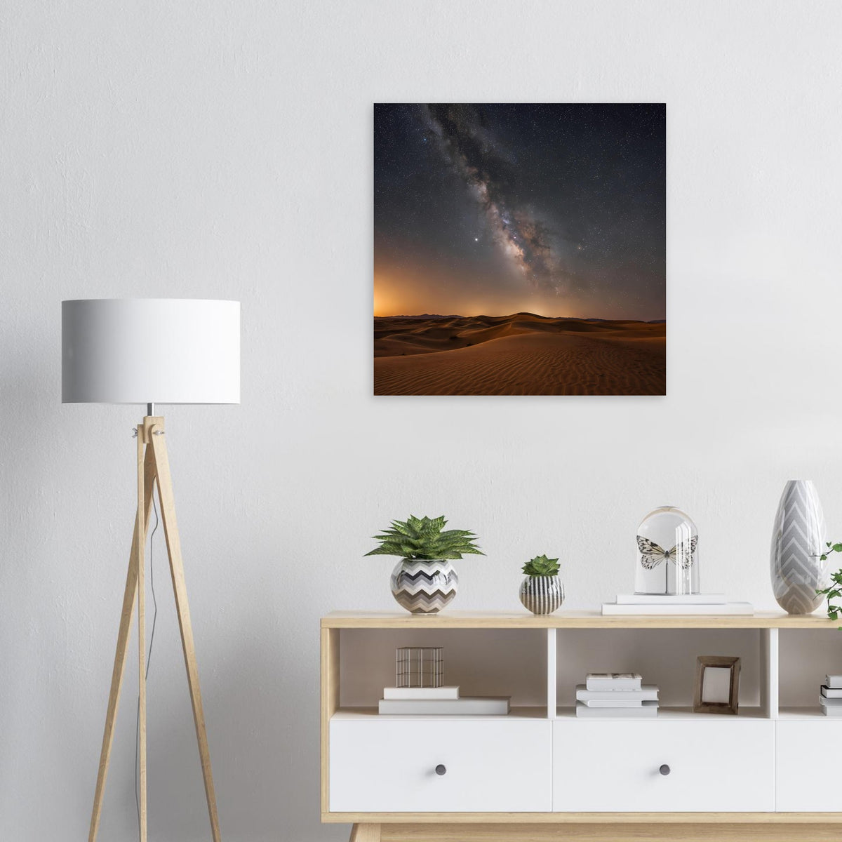 Gerahmtes Poster mit Wüstenlandschaft bei Nacht, Milchstraße über Dünen, quadratisch