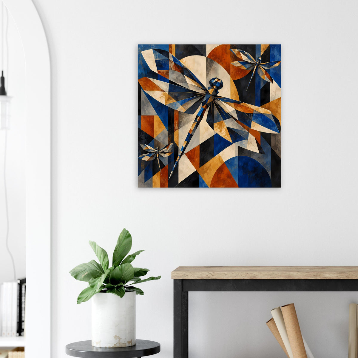 Kunstposter mit geometrischen Libellen in Blau und Kupfer an heller Wand