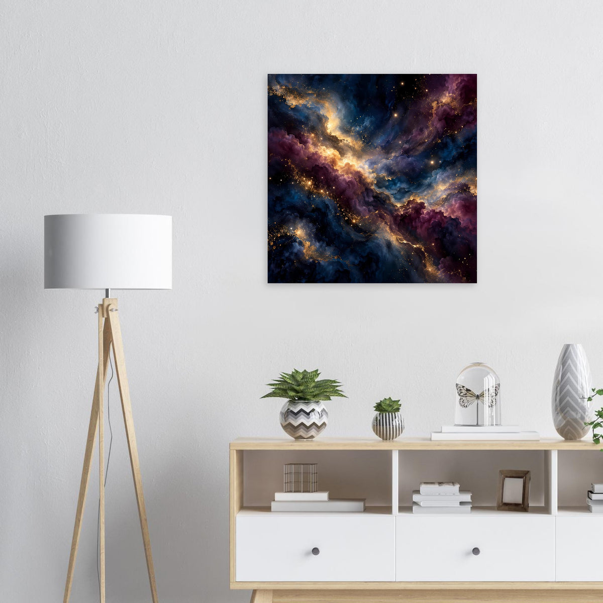 Quadratisches Kunstposter mit kosmischer Galaxie in Blau, Lila und goldenen Lichtpunkten
