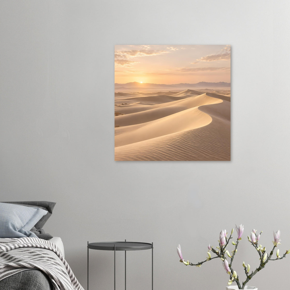Kleines Wüstenposter im Quadrat: goldener Sonnenaufgang über hellen Sanddünen