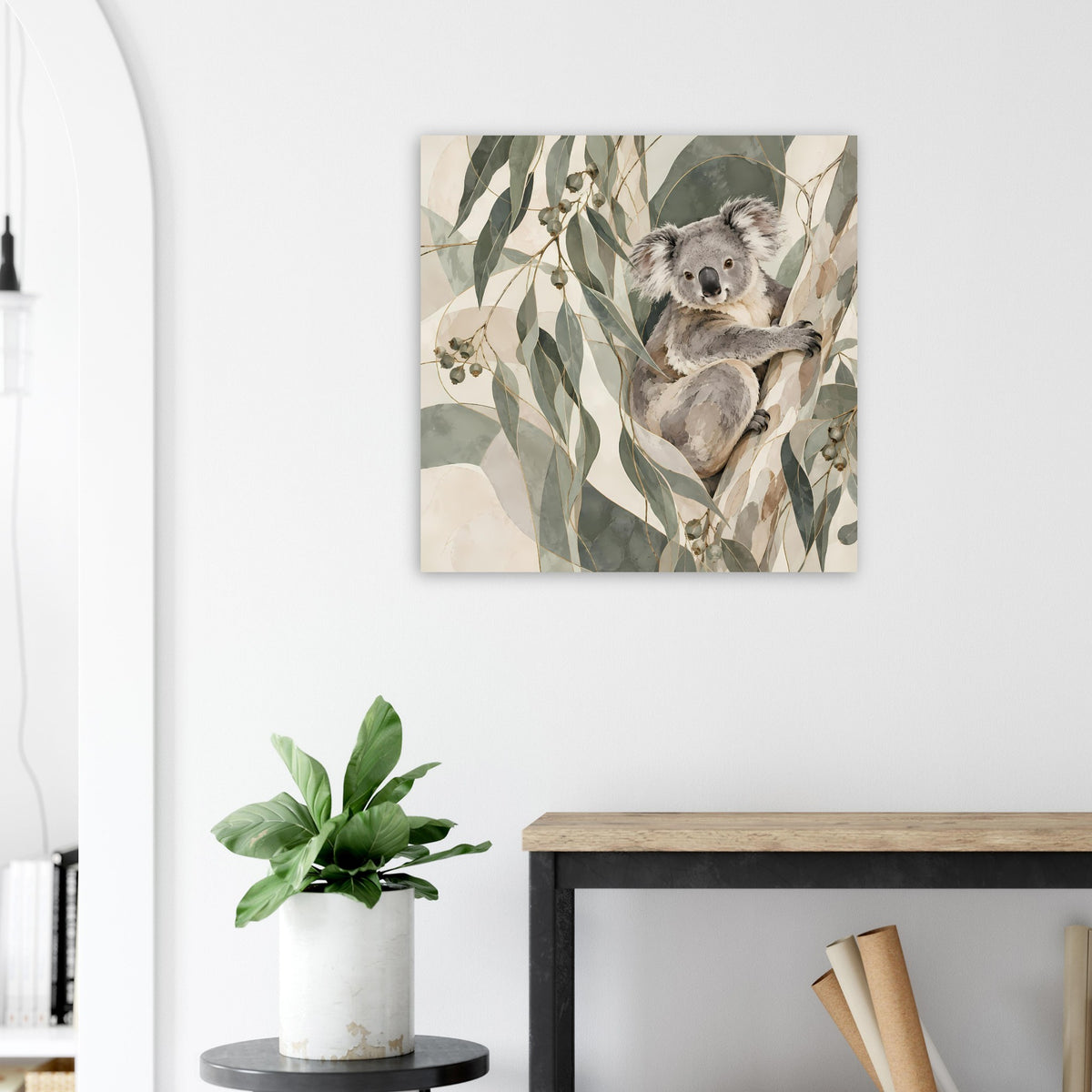 Quadratisches Koala-Poster mit Blättermotiv in gedämpften Grün- und Beigetönen