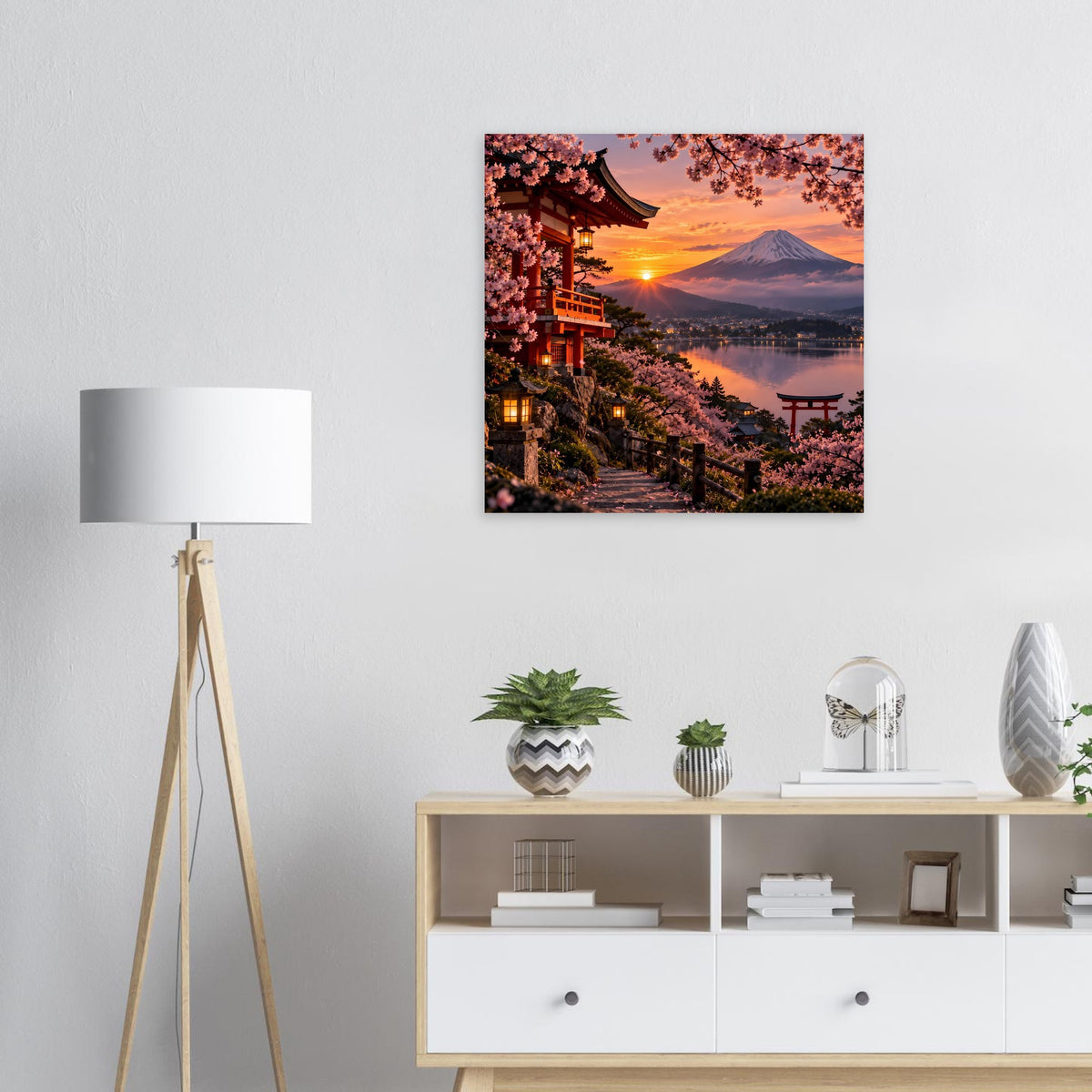 Quadratisches Wandposter mit Kirschblütenallee, Tempel und Berg im Sonnenuntergang
