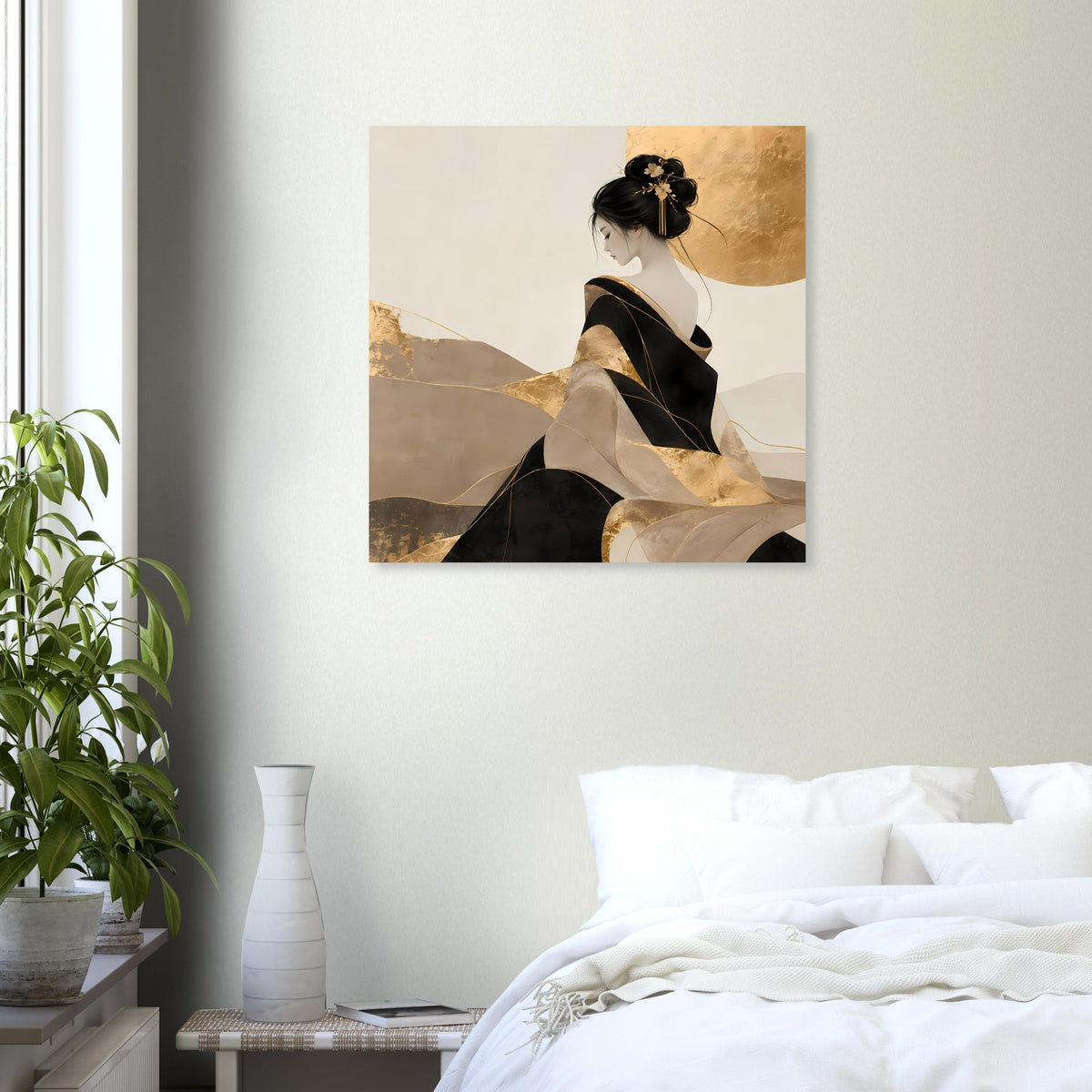Kunst-Poster mit Porträt einer Frau im schwarzen Kleid, goldene Akzentflächen im Hintergrund