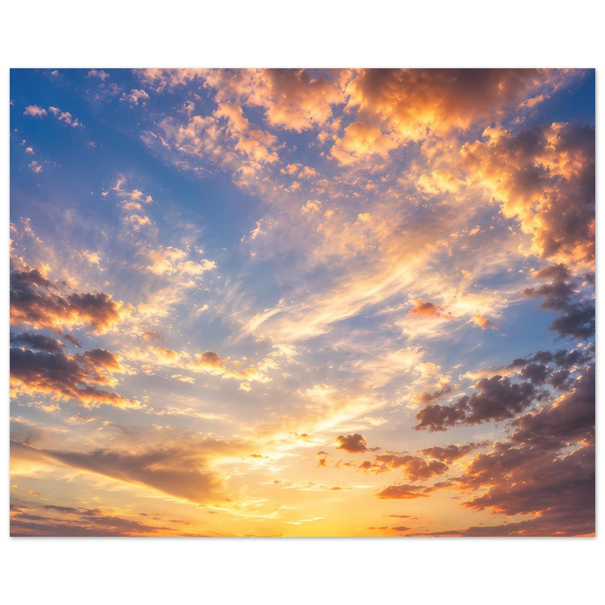 Wandposter mit Sonnenuntergangshimmel, strahlendem Lichtband über dem Horizont