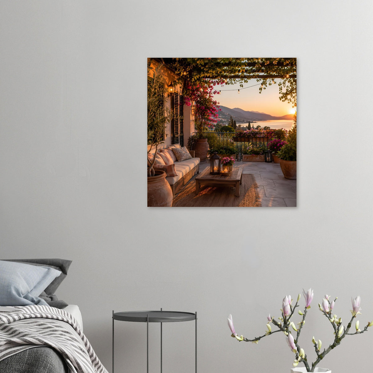 Poster im Querformat mit mediterraner Terrasse bei Sonnenuntergang, Terrasse mit Tisch und Kerzenlicht