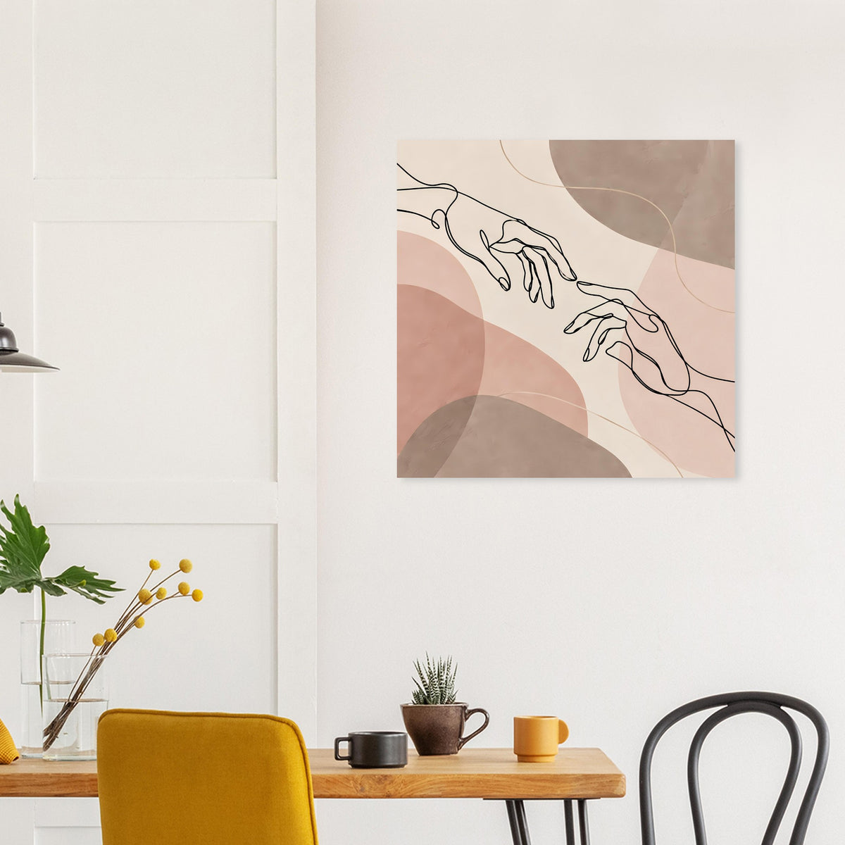 Quadratisches Wandbild mit minimalistischer Handzeichnung in Beige- und Rosatönen