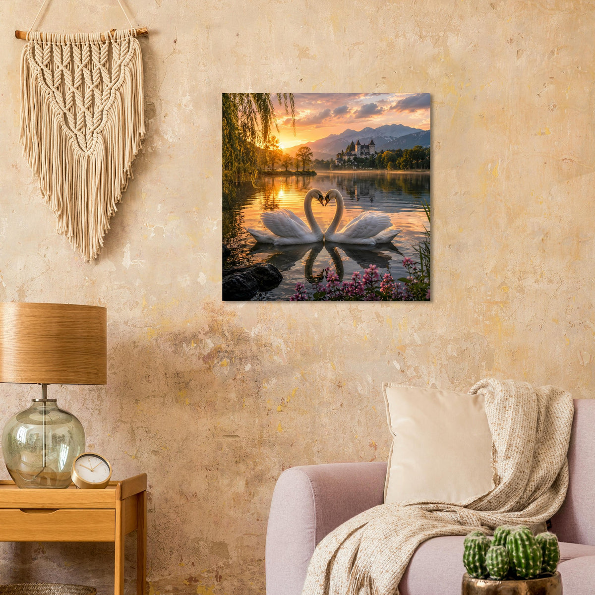 Wandposter mit Schwänen, die ein Herz formen, Sonnenuntergang über See und Ufer