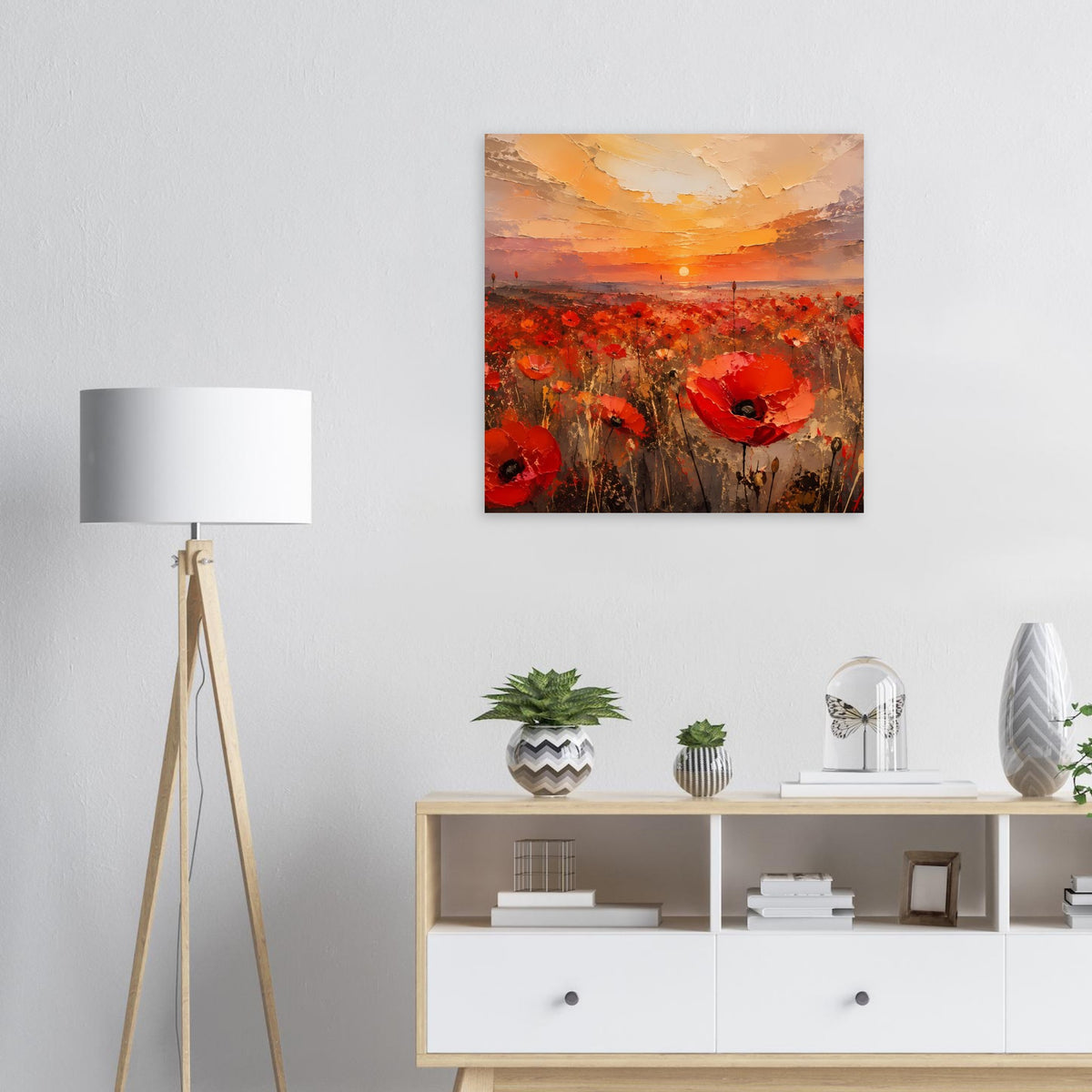 Quadratisches Poster: Sonnenuntergang am Horizont über Mohnfeld mit roten Blüten