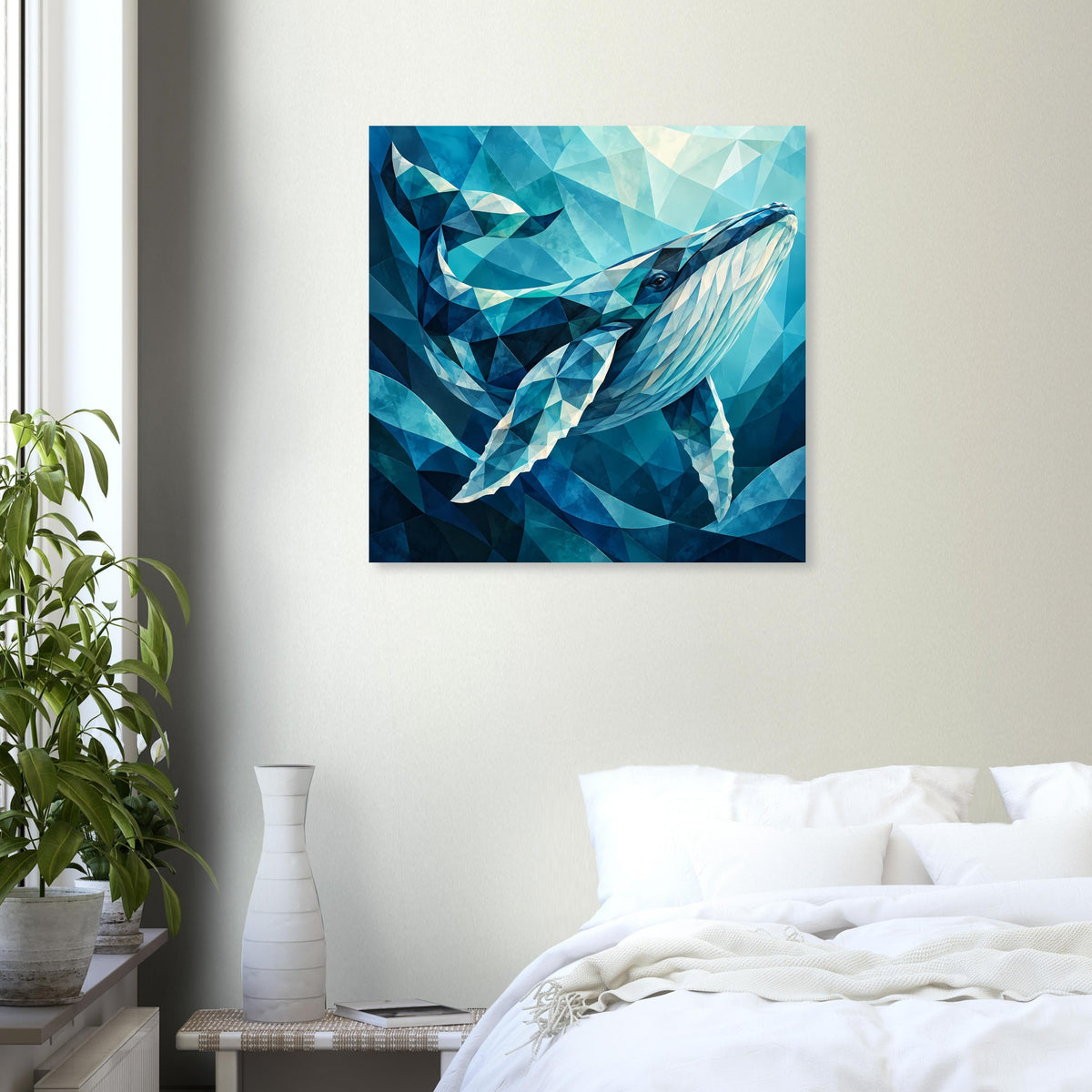 Quadratisches Poster mit geometrischem Blauwal in Blau/Aquamarin über weißem Bett