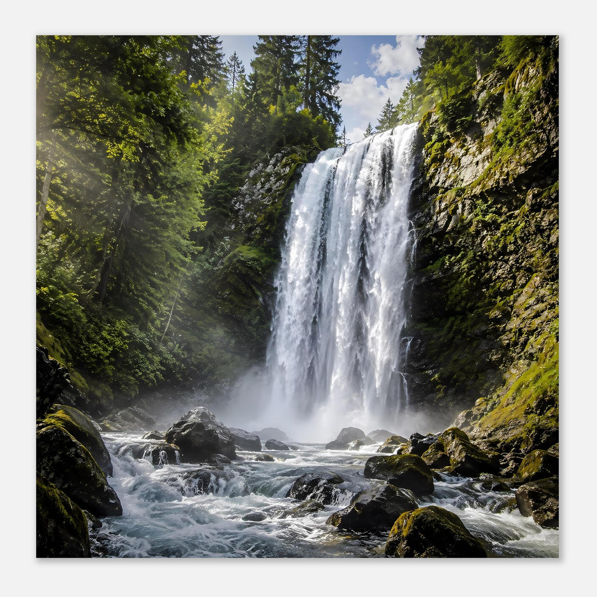 Wasserfall-Fotoposter mit mittigem Wasserfall und grüner Waldumgebung