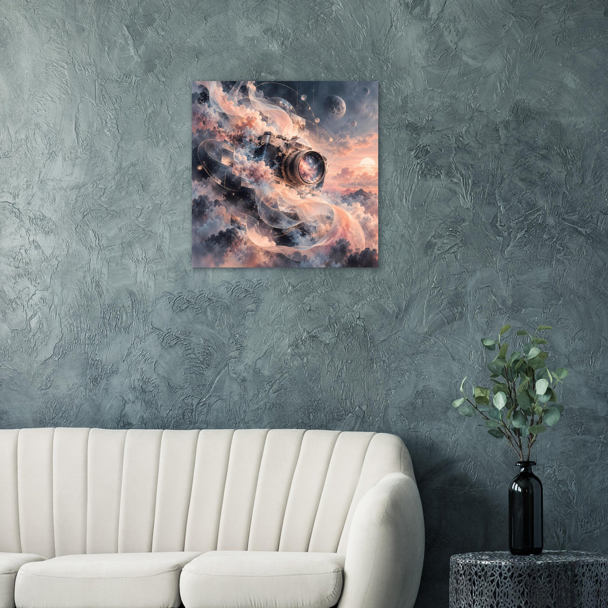 Kamera-Poster im Querformat mit galaktischem Nebel und Kameraobjektiv auf blauem Hintergrund