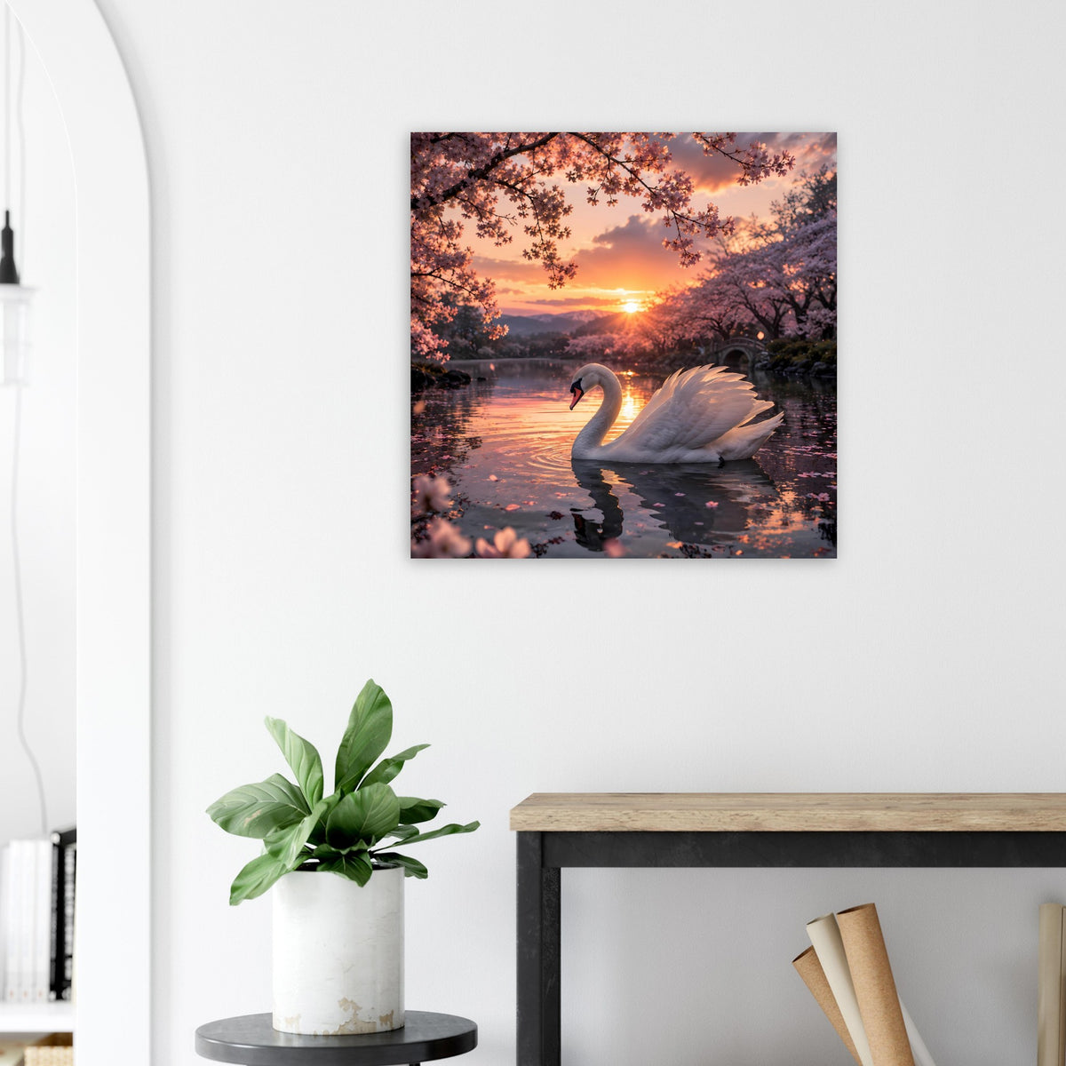 Quadratisches Poster mit Schwan am Wasser bei Sonnenuntergang mit warmem Licht