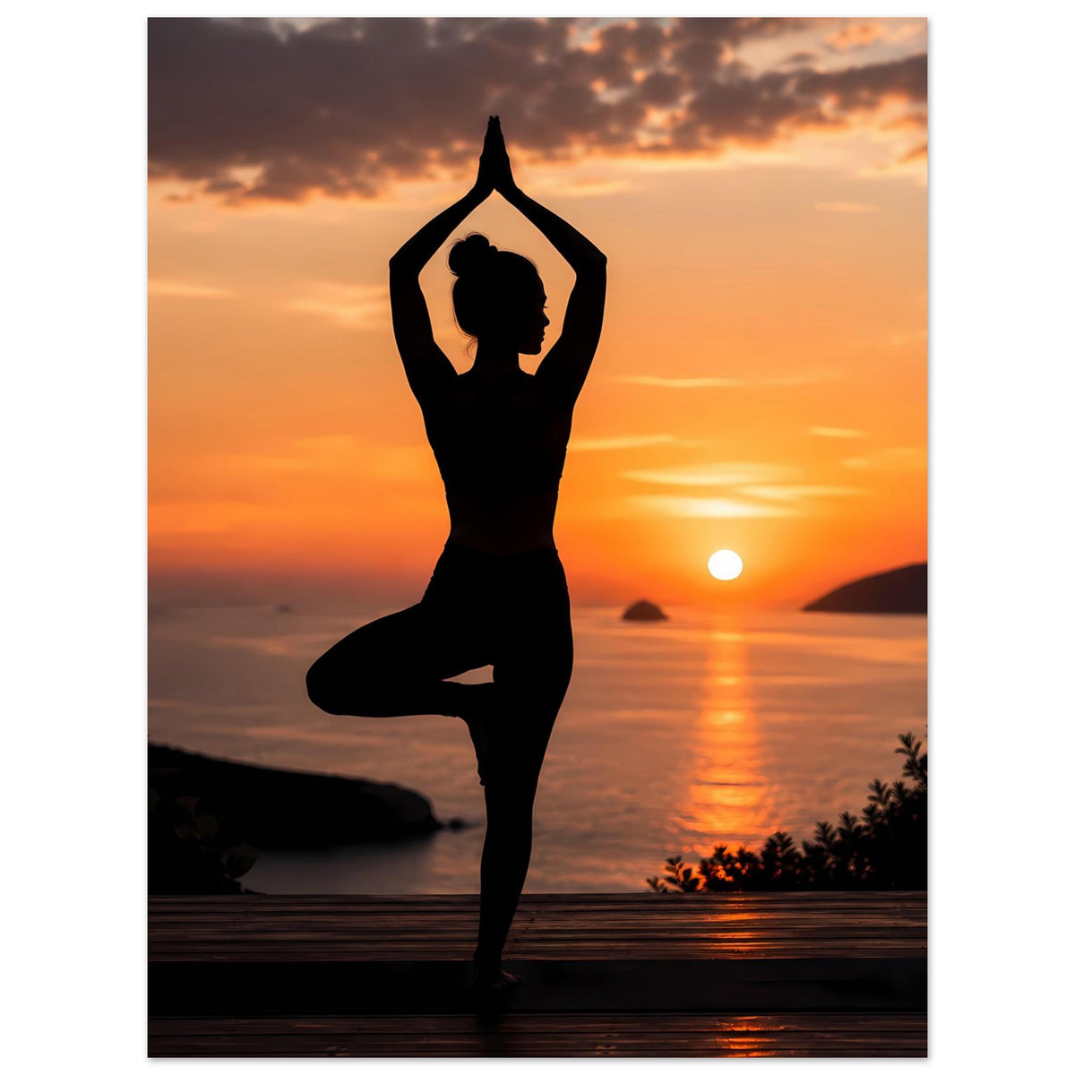 Yoga-Poster im Hochformat mit schwarzer Silhouette im Lotussitz und untergehender Sonne