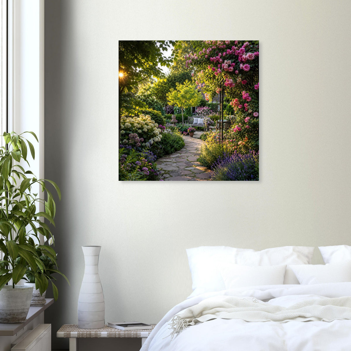 Poster mit Gartenallee, Steinweg und farbenfrohen Blüten zwischen Büschen und Bäumen