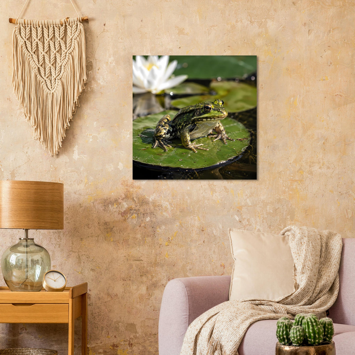 Poster mit Frosch auf grünem Seerosenblatt zwischen Wasserpflanzen