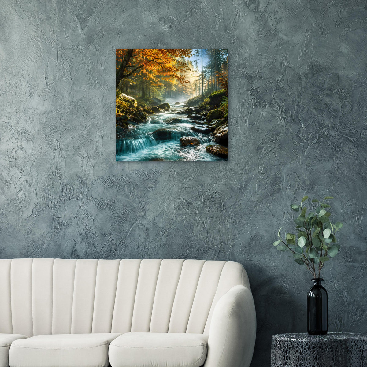 Poster mit Waldfluss und Wasserfällen, gelb-orangene Blätter, kühles Blau-Grün im Bild