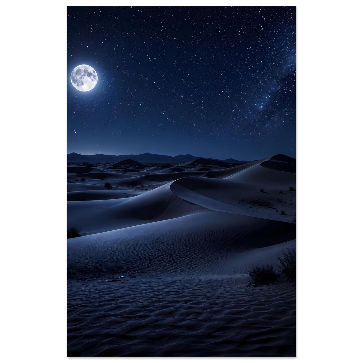 Poster im Hochformat: Mond über Sanddünen, tiefer Nachthimmel voller Sterne.