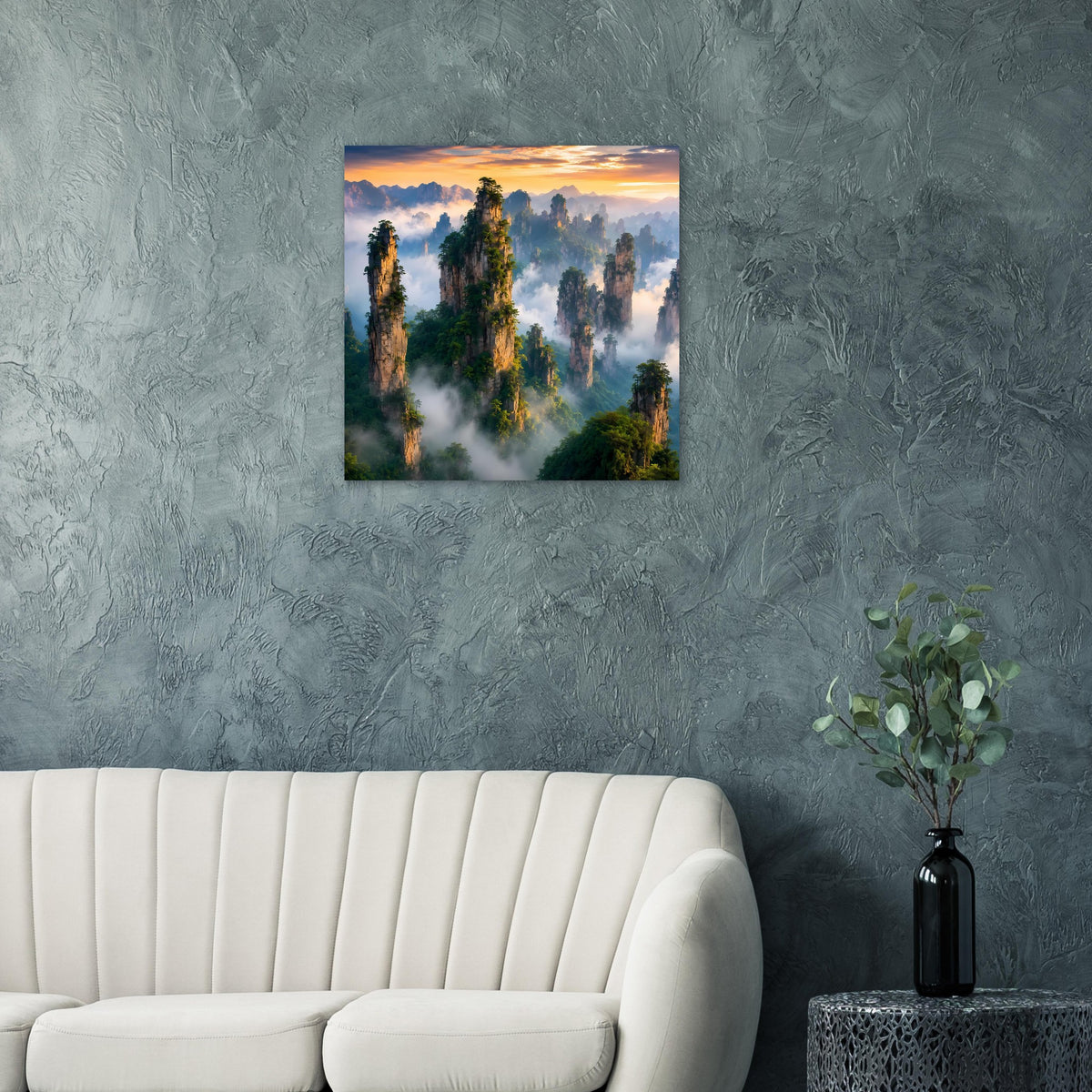 Quadratisches Poster mit Bergewald im Nebelmeer und Sonnenaufgang am Horizont