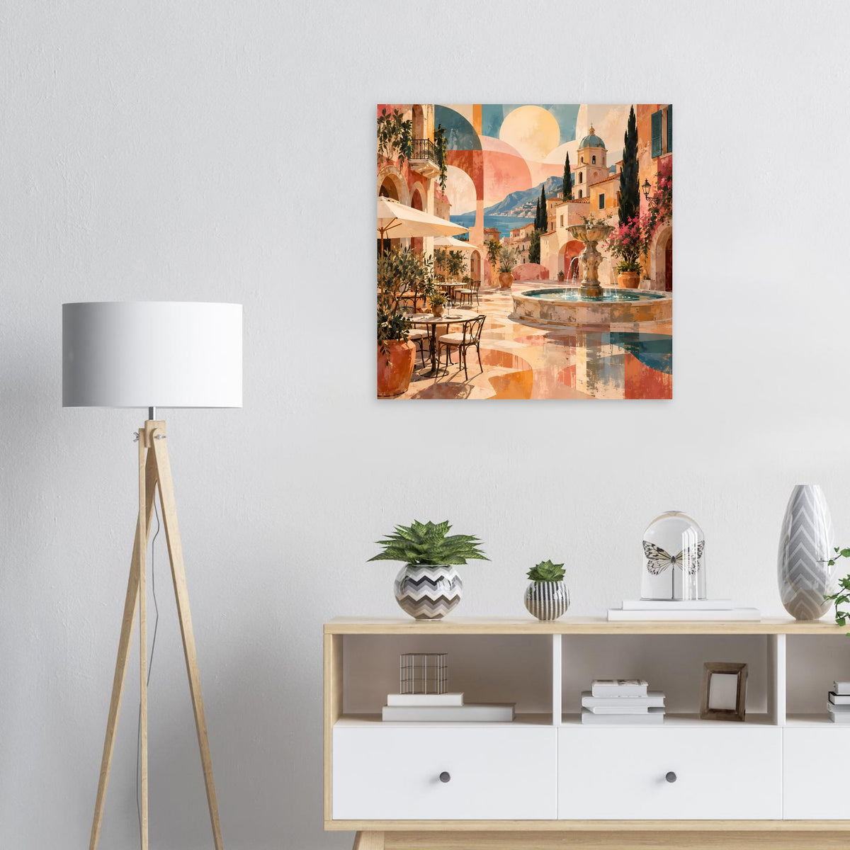 Quadratisches Poster mit mediterraner Altstadt-Szene: Brunnen, Häuserfronten in Pastelltönen