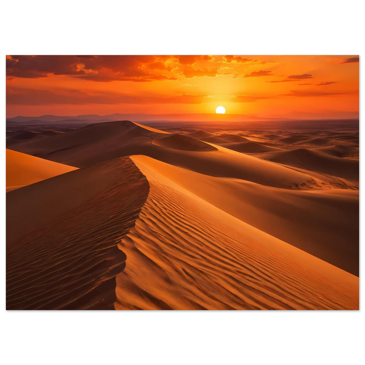 Querformat-Poster mit Dünen und Sonne am Horizont, orange Wolken über warmem Sand
