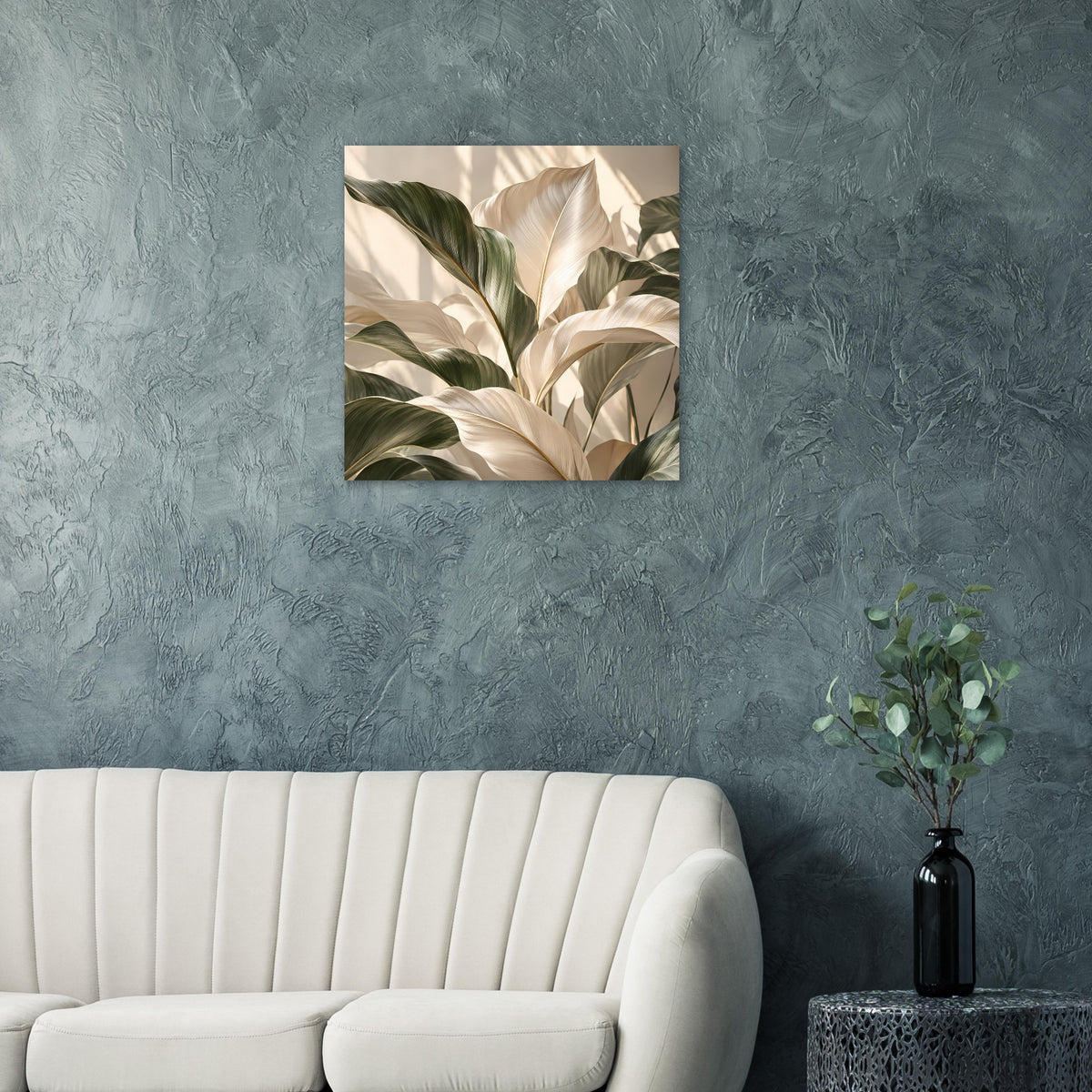 Pflanzenkunst-Poster mit Blättern in Grün und Creme auf dunklem Hintergrund