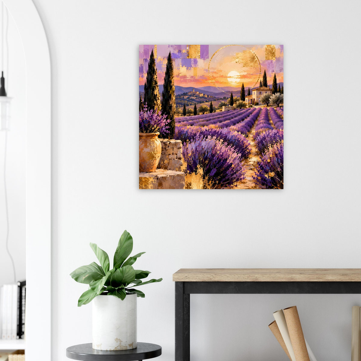 Wandposter mit Lavendelfeld und Kirche, violette Blumen und goldene Abendsonne