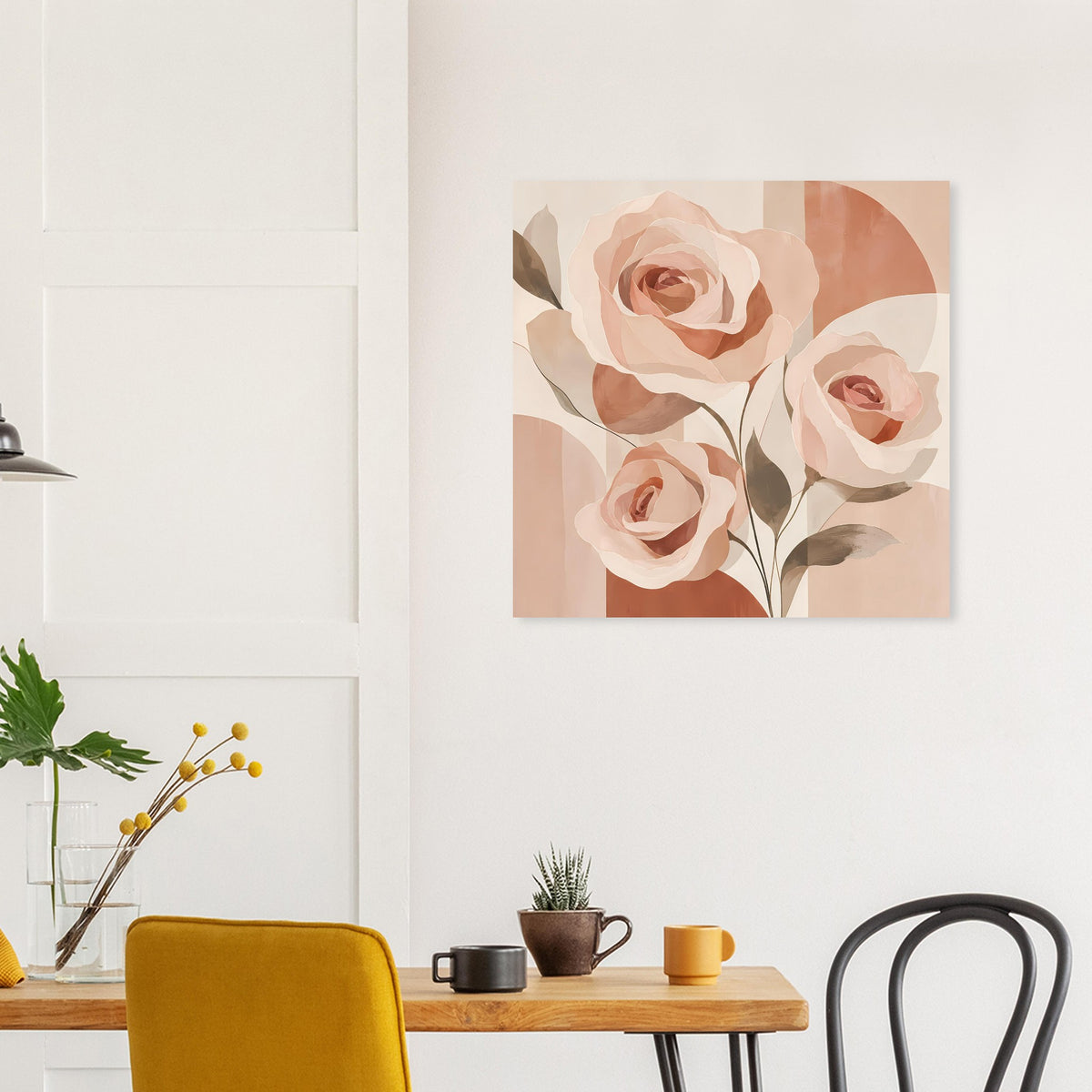 Florales Rosen-Poster mit rosa und pfirsichfarbenen Rosen, quadratisch über dem Sideboard.