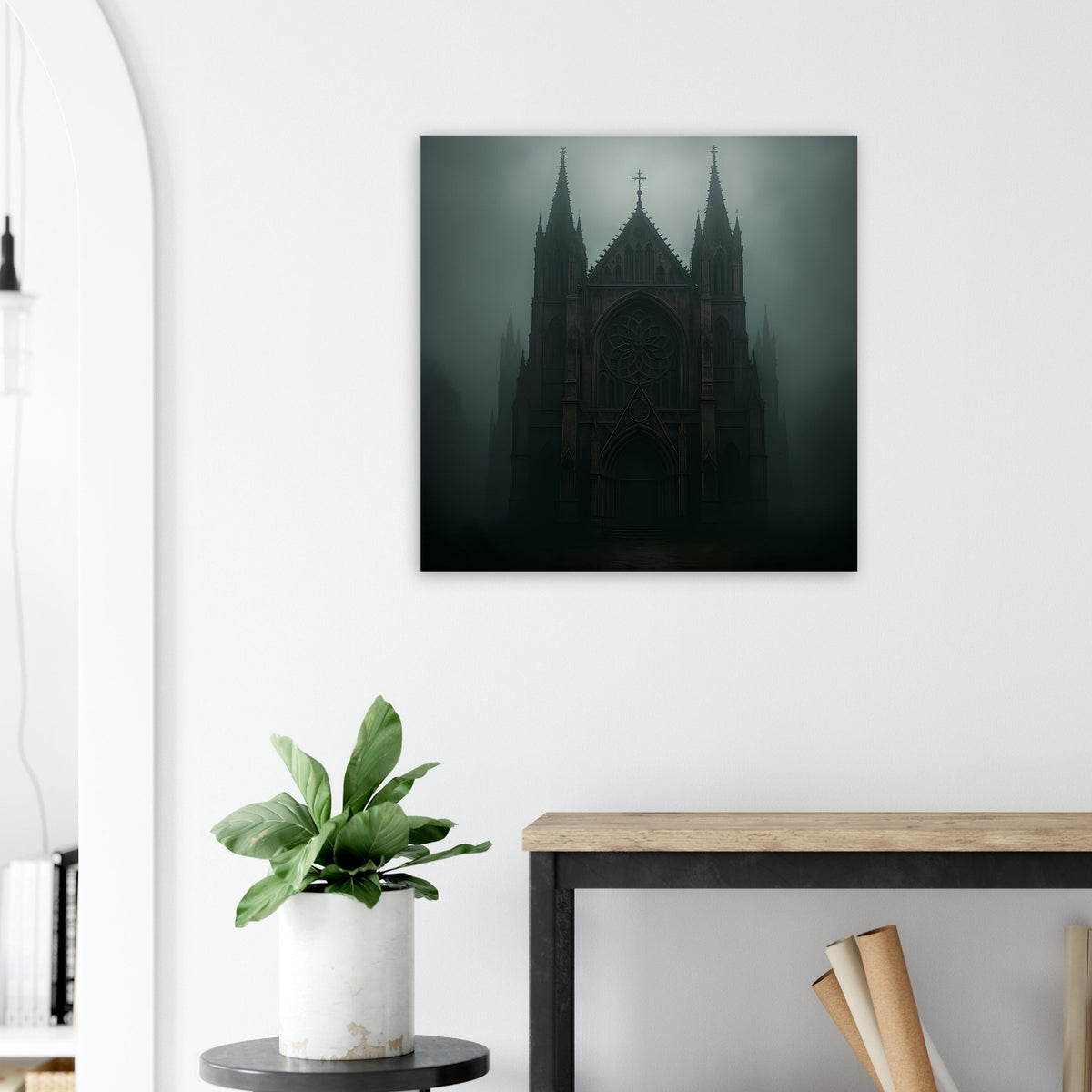Quadratisches Poster: gotische Kathedrale im Nebel, dunkles Motiv, schwarzer Rahmen