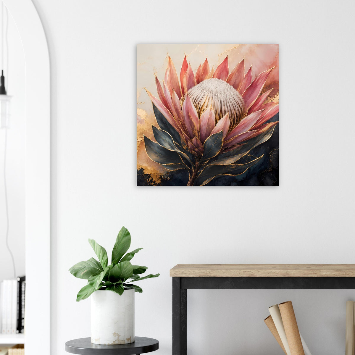 Kleines botanisches Poster mit Königsprotea: altrosa Blütenkrone und goldene Highlights