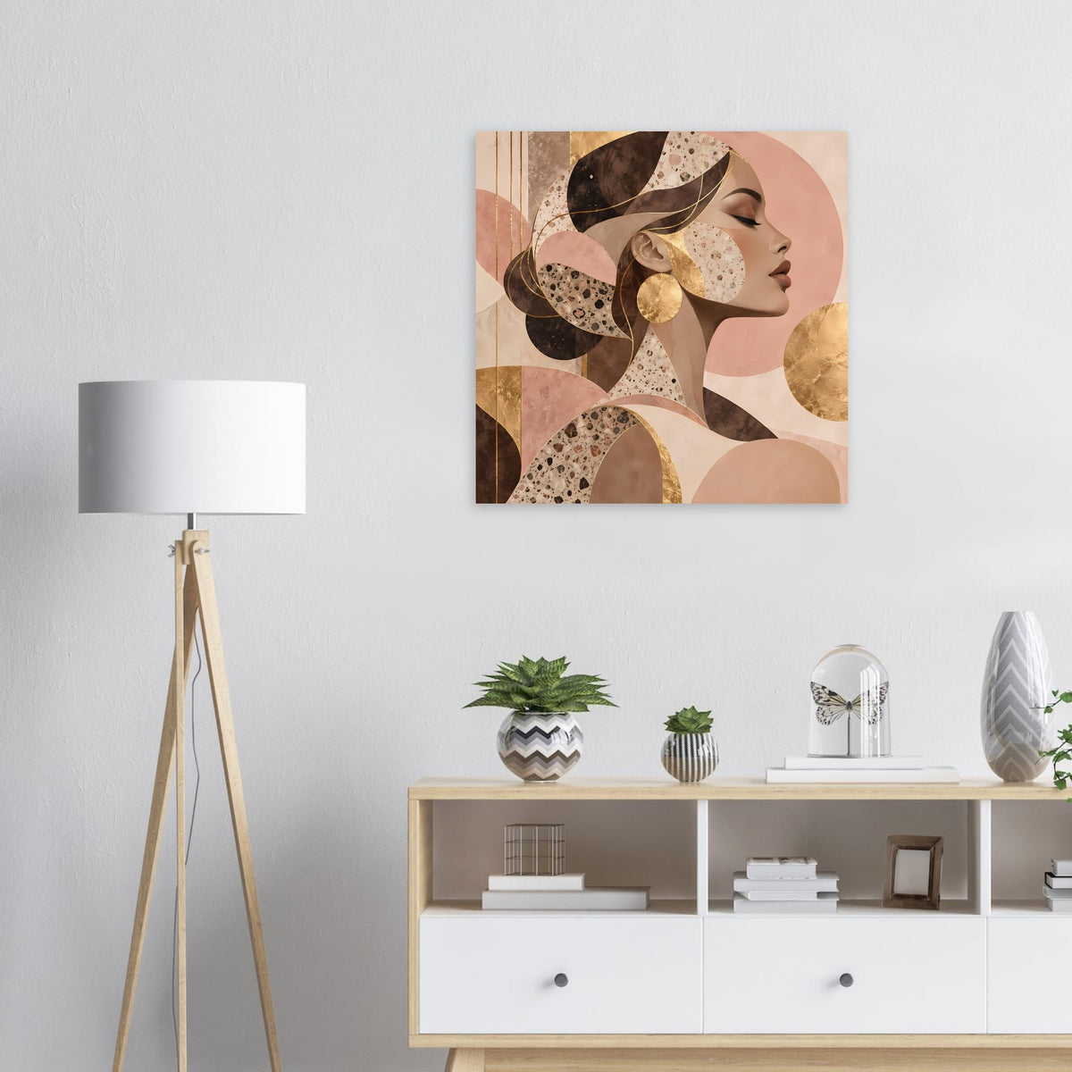 Gerahmtes Kunst-Poster mit abstraktem Frauenprofil, warmen Pastell- und Goldtönen