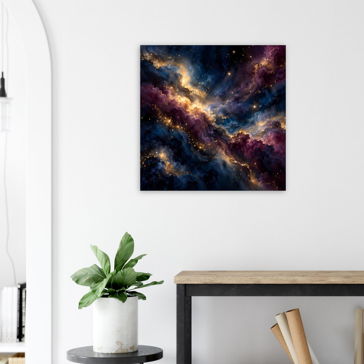 Quadratisches Galaxie-Kunstposter mit leuchtendem Nebelband und Sternen, blau-violett