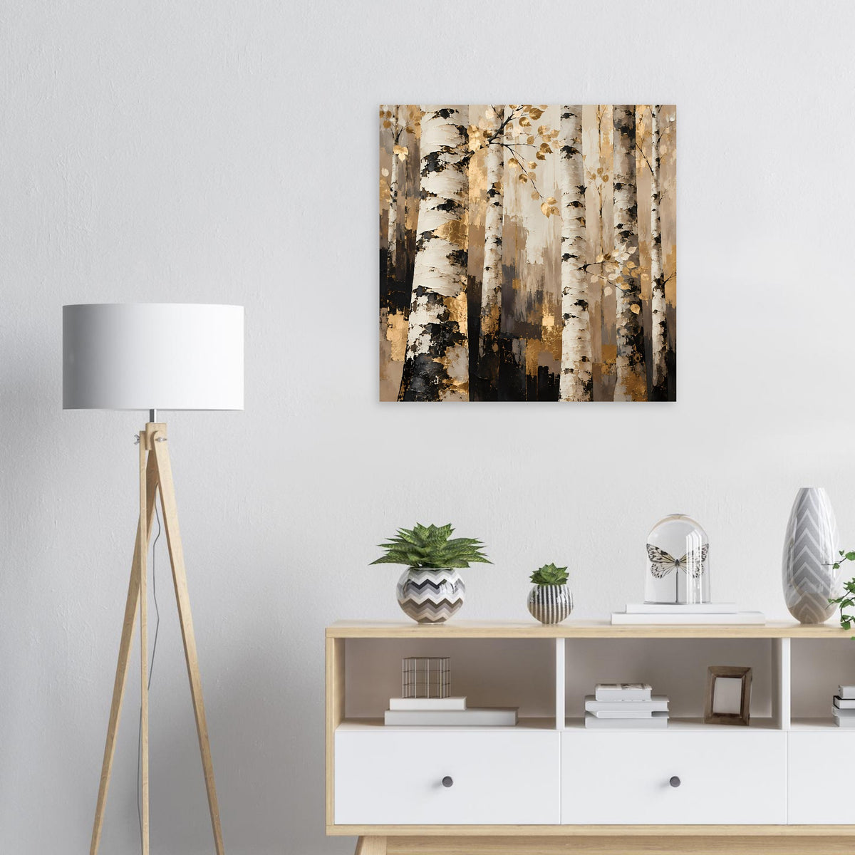 Naturposter mit Birkenwald-Motiv in warmen Erdtönen, abstrakten Baumstämmen und Licht/Schatten