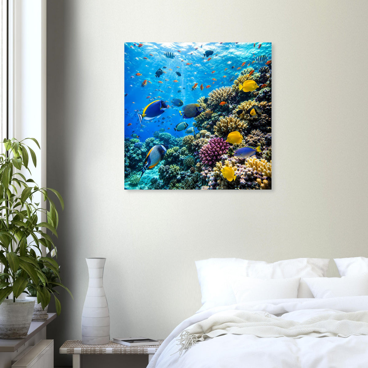 Quadratisches Poster mit Korallenriff und tropischen Fischen, Riff mit gelben und violetten Korallen