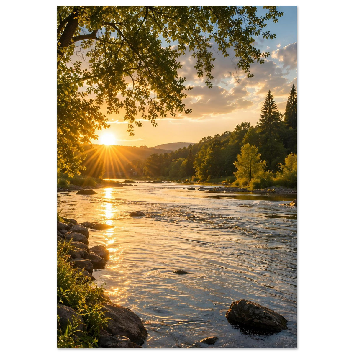 Naturposter mit Fluss und Waldkulisse, Sonnenaufgang am Horizont und Lichtreflexen auf dem Wasser