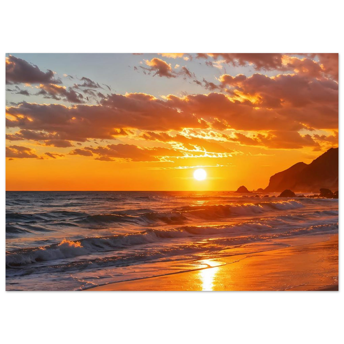 Strand-Poster mit leuchtender Sonne am Horizont, Wellen und orangefarbenem Himmel, Querformat